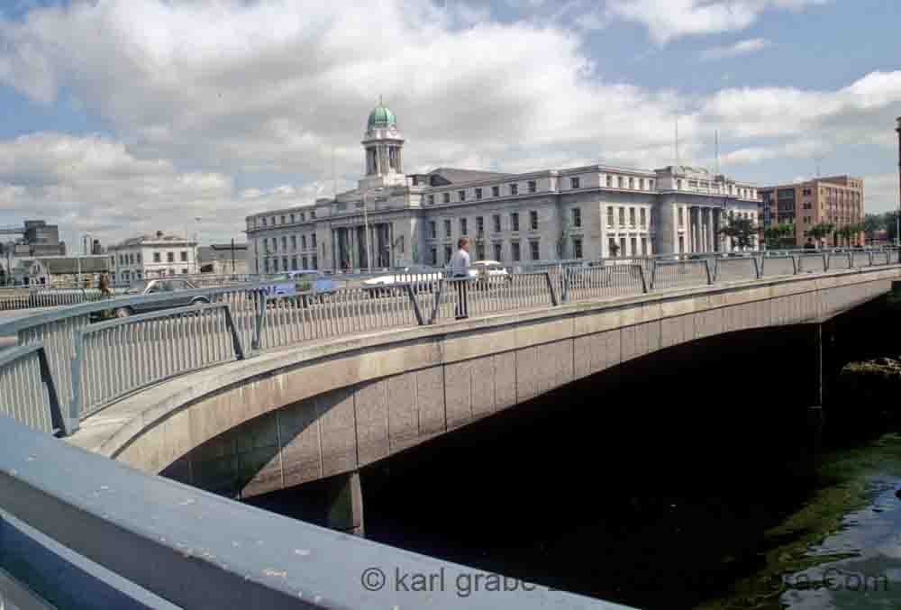 s03kg63Cork City Hall